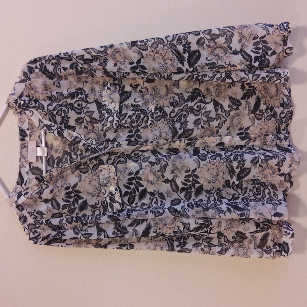 Blouse with long sleeves